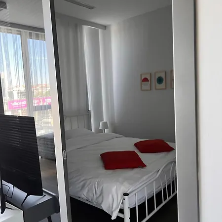 ホテル Secure Eclectic 1brs In Luxury W 2 Pools Gym Sauna Basketball Court Meeting Free Parking Concierge Close To Expo Center
