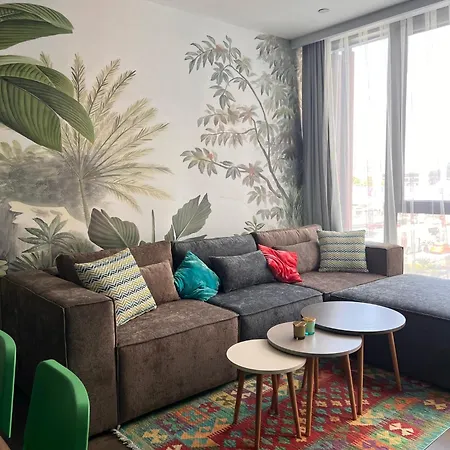 Secure Eclectic 1brs In Luxury W 2 Pools Gym Sauna Basketball Court Meeting Free Parking Concierge Close To Expo Center *