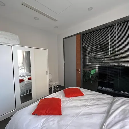 ホテル Secure Eclectic 1brs In Luxury W 2 Pools Gym Sauna Basketball Court Meeting Free Parking Concierge Close To Expo Center イスタンブール