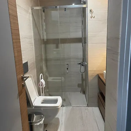 Luxury Istanbul: Dual-pool With Fitness Hotel *