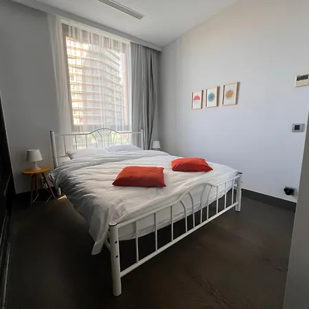 Secure Eclectic 1brs In Luxury W 2 Pools Gym Sauna Basketball Court Meeting Free Parking Concierge Close To Expo Center