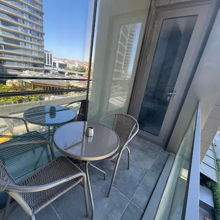 Luxury Istanbul: Dual-pool With Fitness *