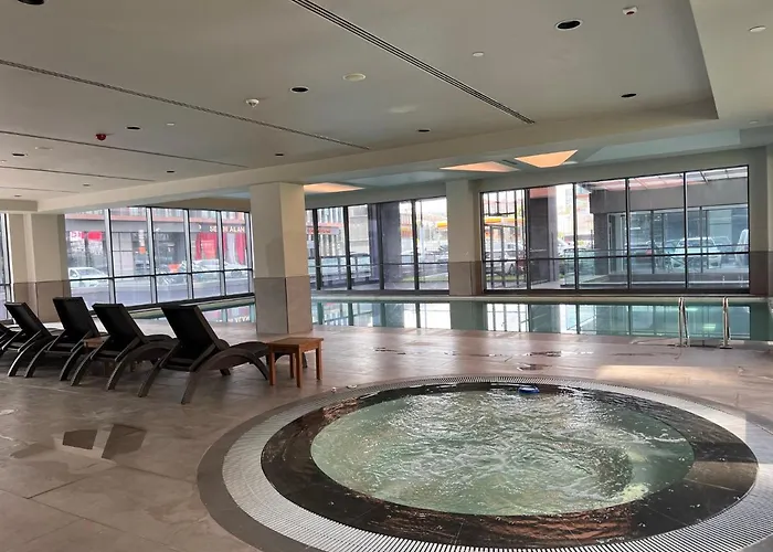 Secure Eclectic 1brs In Luxury W 2 Pools Gym Sauna Basketball Court Meeting Free Parking Concierge Close To Expo Center Hotel *