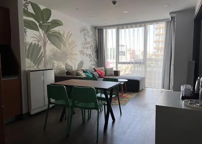 Hotel Secure Eclectic 1brs In Luxury W 2 Pools Gym Sauna Basketball Court Meeting Free Parking Concierge Close To Expo Center