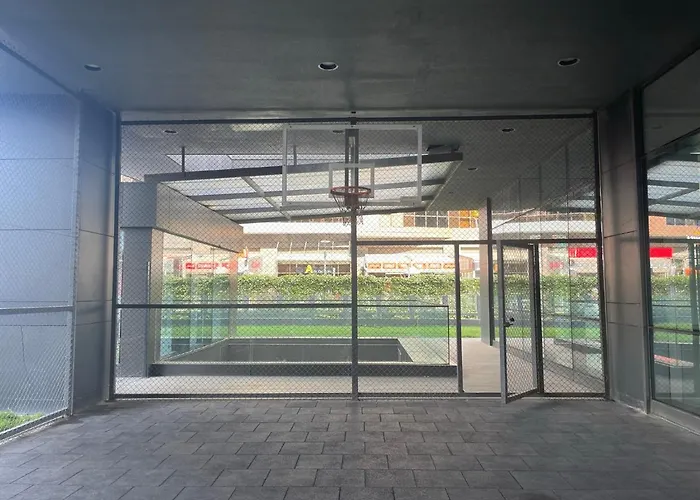 Secure Eclectic 1brs In Luxury W 2 Pools Gym Sauna Basketball Court Meeting Free Parking Concierge Close To Expo Center *