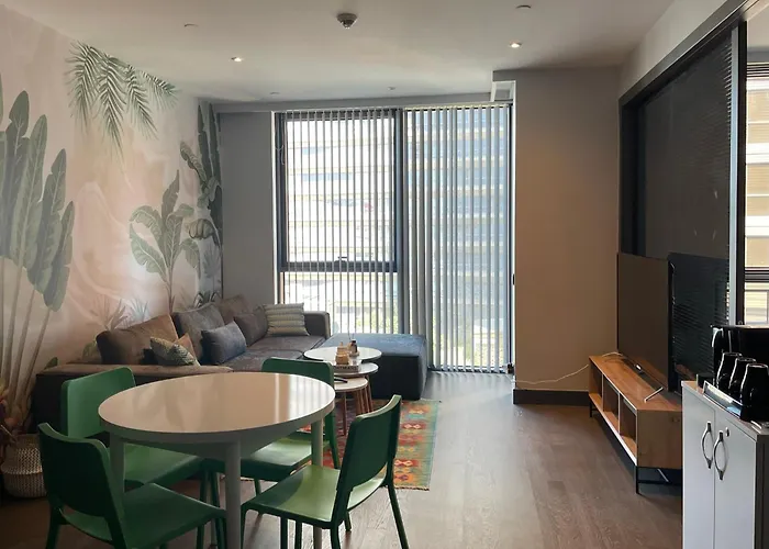 Secure Eclectic 1brs In Luxury W 2 Pools Gym Sauna Basketball Court Meeting Free Parking Concierge Close To Expo Center Hotel