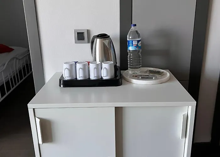 Hotel Secure Eclectic 1brs In Luxury W 2 Pools Gym Sauna Basketball Court Meeting Free Parking Concierge Close To Expo Center