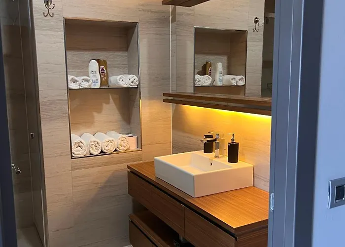 Secure Eclectic 1brs In Luxury W 2 Pools Gym Sauna Basketball Court Meeting Free Parking Concierge Close To Expo Center *