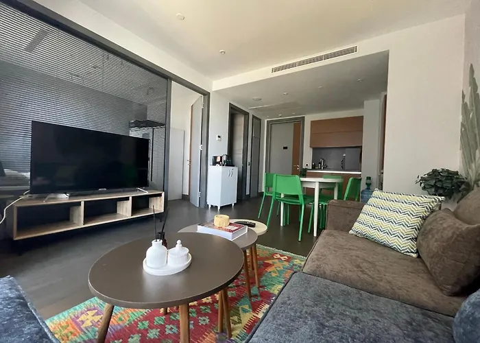 Secure Eclectic 1brs In Luxury W 2 Pools Gym Sauna Basketball Court Meeting Free Parking Concierge Close To Expo Center