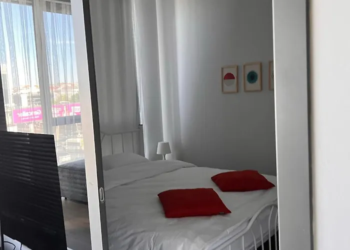 Hotel Secure Eclectic 1brs In Luxury W 2 Pools Gym Sauna Basketball Court Meeting Free Parking Concierge Close To Expo Center