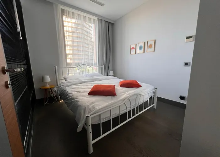 Secure Eclectic 1brs In Luxury W 2 Pools Gym Sauna Basketball Court Meeting Free Parking Concierge Close To Expo Center