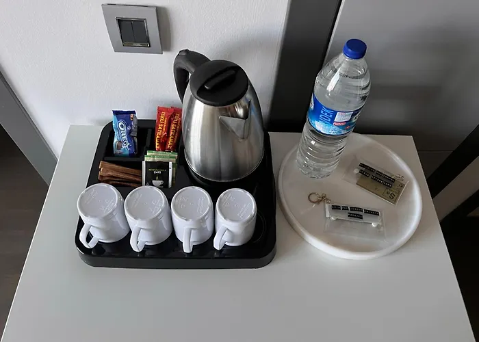 Hotel Secure Eclectic 1brs In Luxury W 2 Pools Gym Sauna Basketball Court Meeting Free Parking Concierge Close To Expo Center