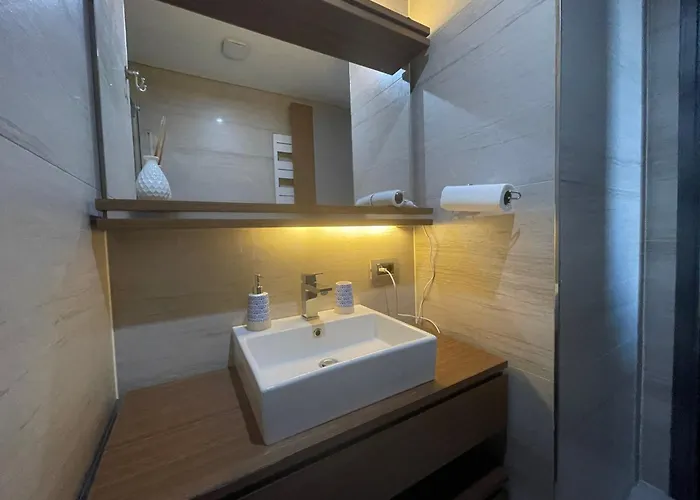 Secure Eclectic 1brs In Luxury W 2 Pools Gym Sauna Basketball Court Meeting Free Parking Concierge Close To Expo Center Hotel *