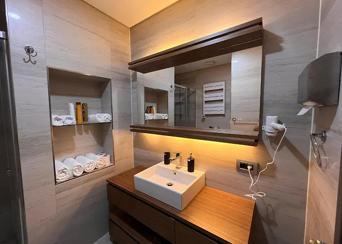 Secure Eclectic 1brs In Luxury W 2 Pools Gym Sauna Basketball Court Meeting Free Parking Concierge Close To Expo Center Hotel *