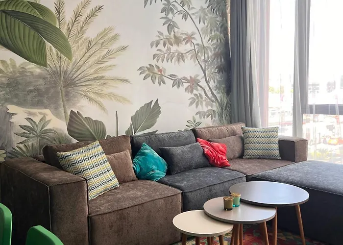 Secure Eclectic 1brs In Luxury W 2 Pools Gym Sauna Basketball Court Meeting Free Parking Concierge Close To Expo Center *