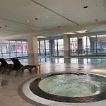 Secure Eclectic 1brs In Luxury W 2 Pools Gym Sauna Basketball Court Meeting Free Parking Concierge Close To Expo Center Hotel *