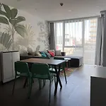 Hotel Secure Eclectic 1brs In Luxury W 2 Pools Gym Sauna Basketball Court Meeting Free Parking Concierge Close To Expo Center