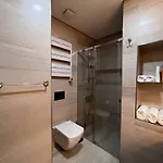 Secure Eclectic 1brs In Luxury W 2 Pools Gym Sauna Basketball Court Meeting Free Parking Concierge Close To Expo Center Hotel Istanbulská provincie