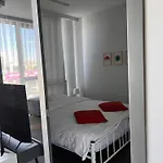 Hotel Secure Eclectic 1brs In Luxury W 2 Pools Gym Sauna Basketball Court Meeting Free Parking Concierge Close To Expo Center