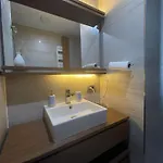 Secure Eclectic 1brs In Luxury W 2 Pools Gym Sauna Basketball Court Meeting Free Parking Concierge Close To Expo Center Hotel *