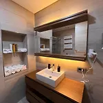 Secure Eclectic 1brs In Luxury W 2 Pools Gym Sauna Basketball Court Meeting Free Parking Concierge Close To Expo Center Hotel *